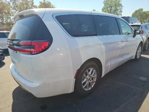 More photos of 2024 Chrysler Pacifica Touring L at Cassill Motors, IA