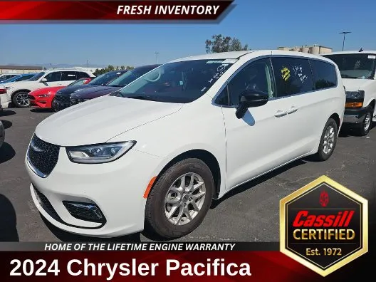 White 2024 Chrysler Pacifica Touring L for sale in Cedar Rapids, IA