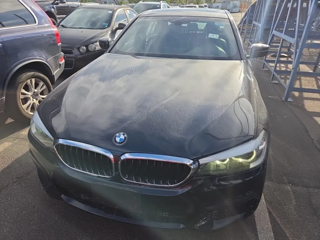 BMW 5 Series photo 7