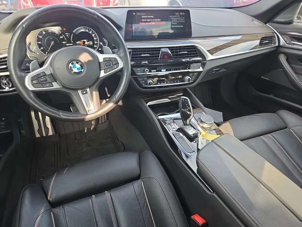 BMW 5 Series photo 9