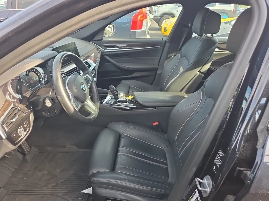 BMW 5 Series photo 8