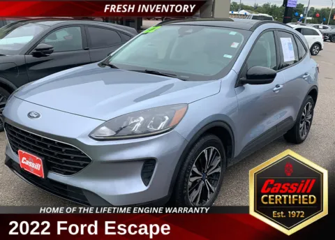 Silver 2022 Ford Escape SE for sale in Cedar Rapids, IA