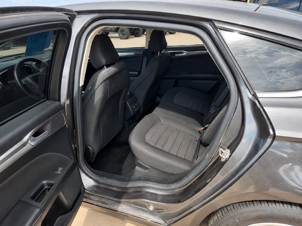 Ford Fusion photo 11