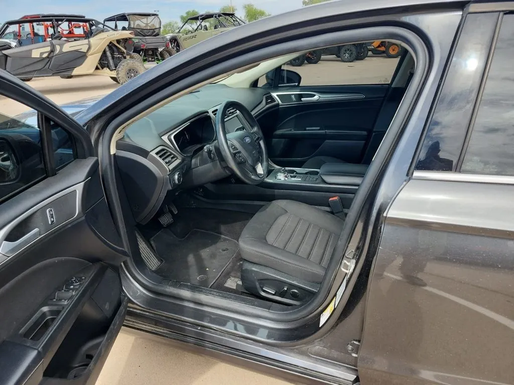 Ford Fusion photo 8