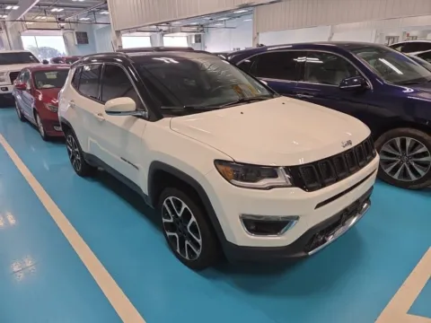 More photos of 2018 Jeep Compass Limited at Cassill Motors, IA