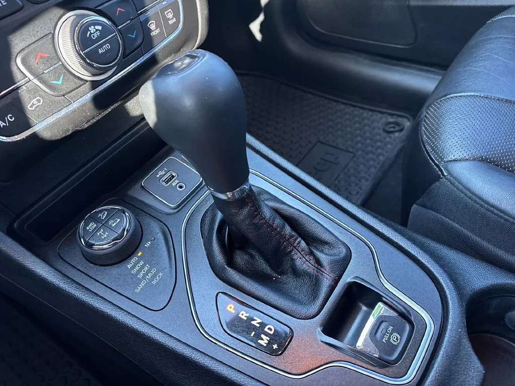 Jeep Cherokee photo 24