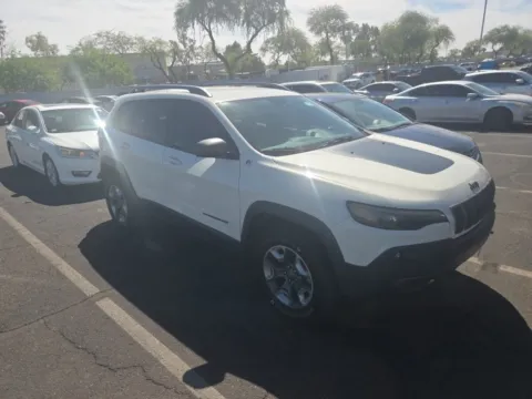 More photos of 2019 Jeep Cherokee Trailhawk at Cassill Motors, IA