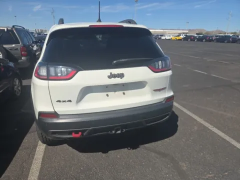 More photos of 2019 Jeep Cherokee Trailhawk at Cassill Motors, IA