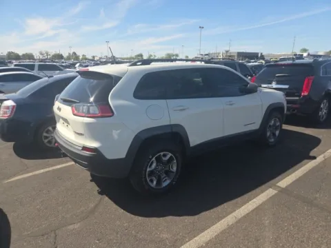 More photos of 2019 Jeep Cherokee Trailhawk at Cassill Motors, IA