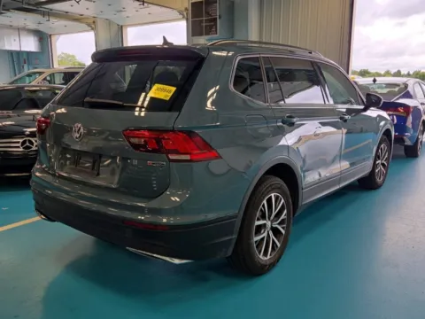More photos of 2019 Volkswagen Tiguan 2.0T SE at Cassill Motors, IA