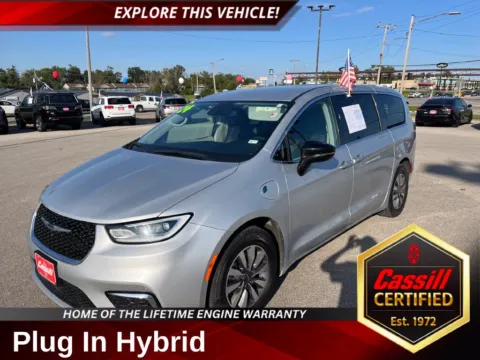Silver 2024 Chrysler Pacifica Hybrid Select for sale in Cedar Rapids, IA