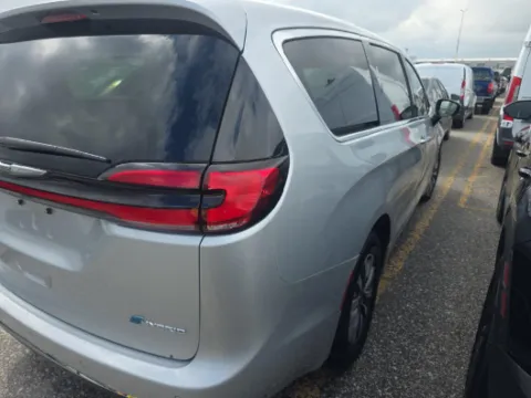 More photos of 2024 Chrysler Pacifica Hybrid Select at Cassill Motors, IA