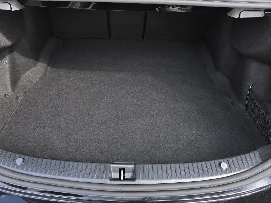 Mercedes-Benz C-Class photo 12
