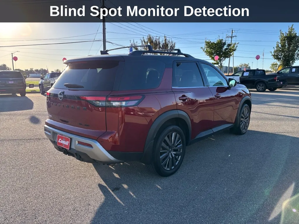 Nissan Pathfinder photo 6