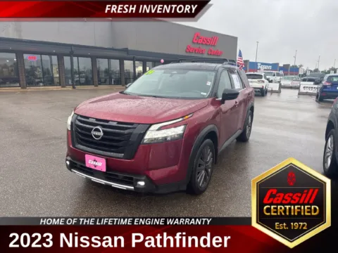 Black 2023 Nissan Pathfinder SL for sale in Cedar Rapids, IA