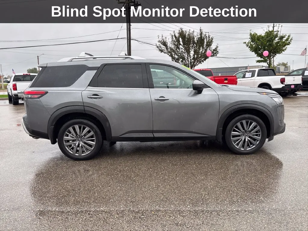Nissan Pathfinder photo 8