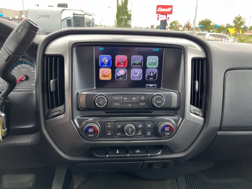 Chevrolet Silverado photo 24