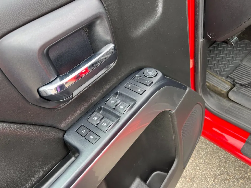 Chevrolet Silverado photo 14