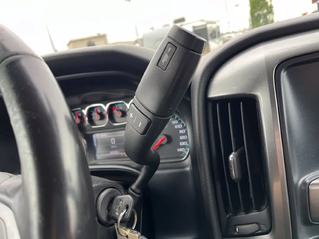 Chevrolet Silverado photo 23