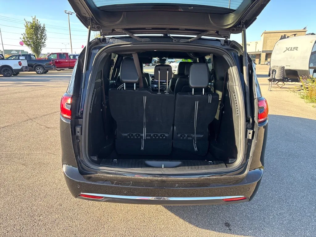 Chrysler Pacifica photo 28