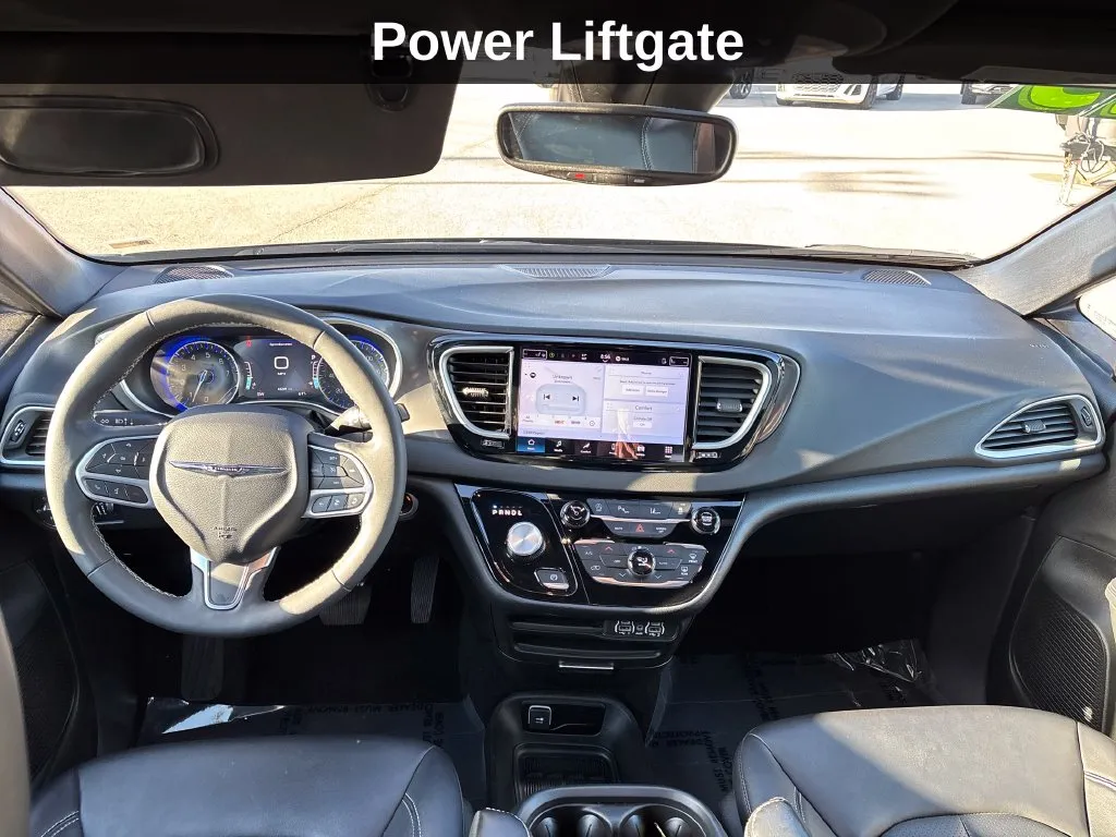Chrysler Pacifica photo 16