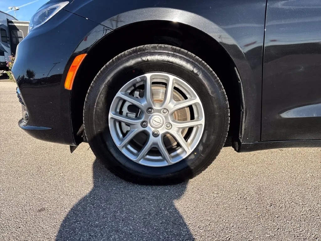 Chrysler Pacifica photo 29