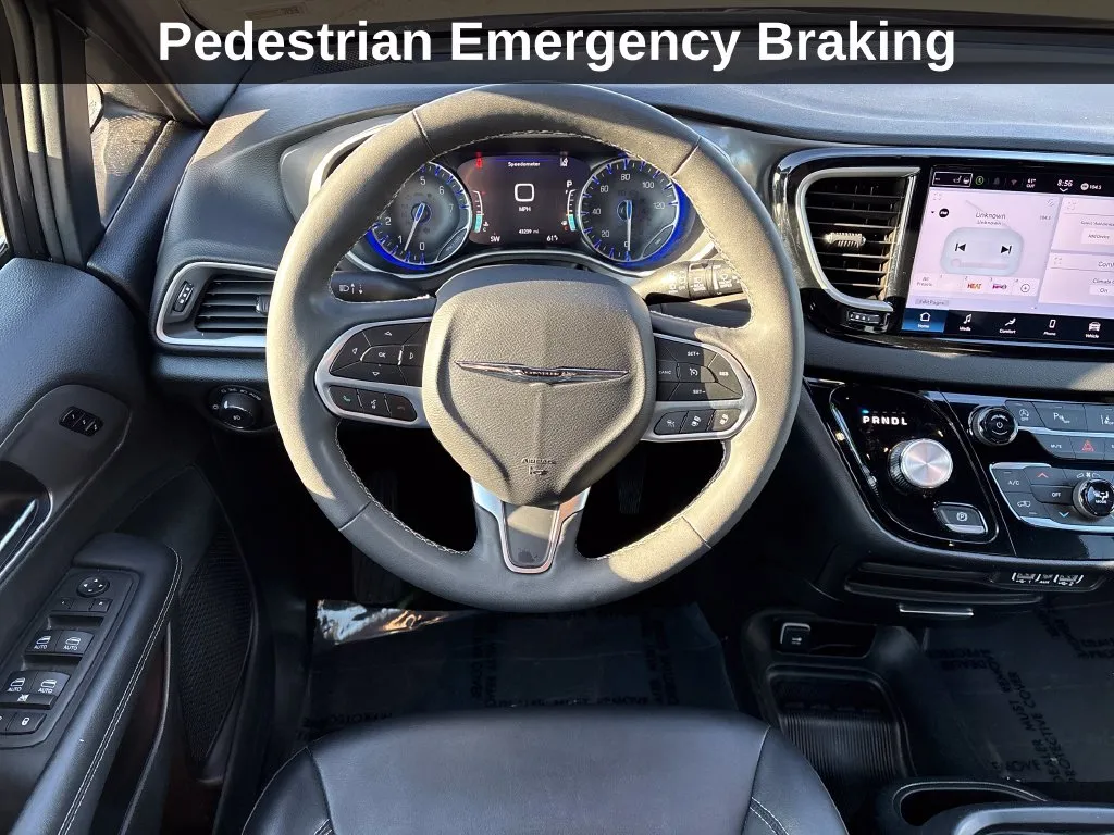 Chrysler Pacifica photo 18