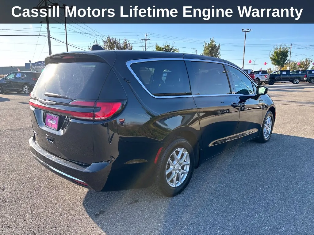 Chrysler Pacifica photo 6