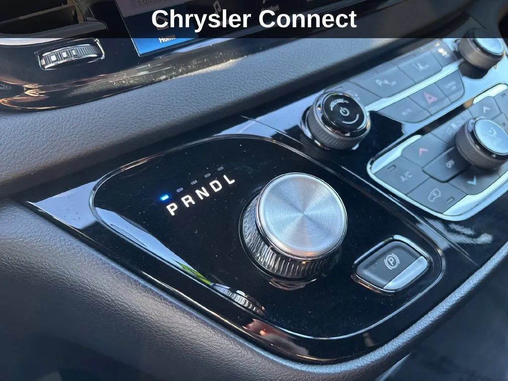 Chrysler Pacifica photo 24
