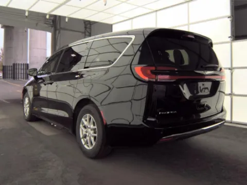Photos of 2025 Chrysler Pacifica Select for sale in Cedar Rapids, IA at Cassill Motors