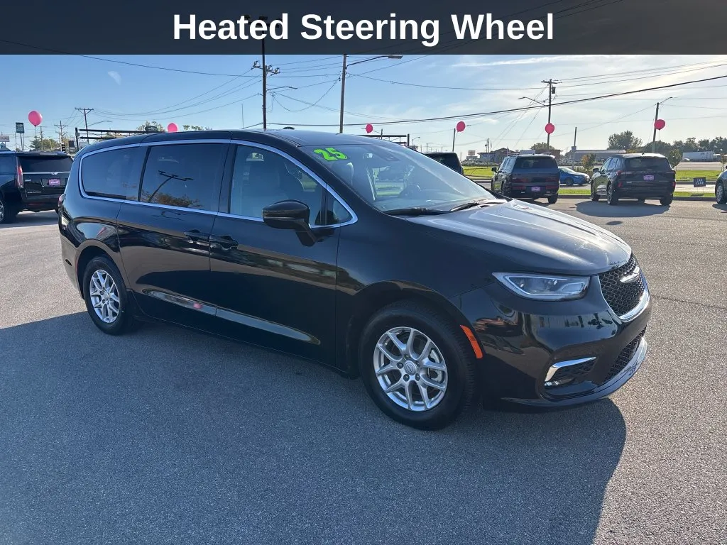 Chrysler Pacifica photo 9