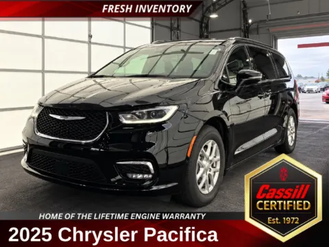 Black 2025 Chrysler Pacifica Select for sale in Cedar Rapids, IA