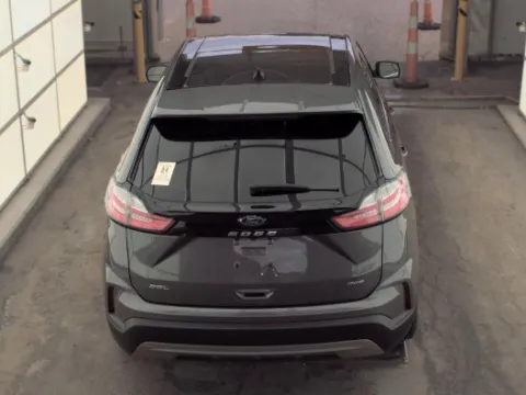 More photos of 2022 Ford Edge SEL at Cassill Motors, IA