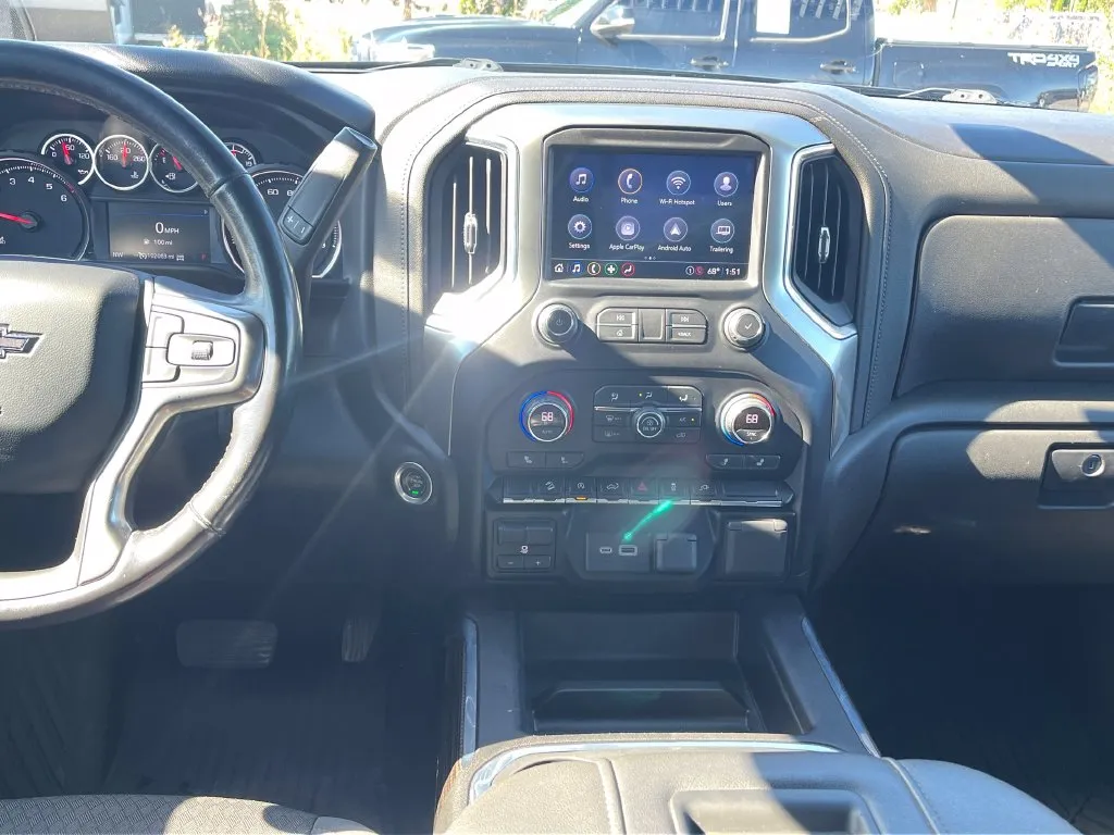 Chevrolet Silverado photo 22