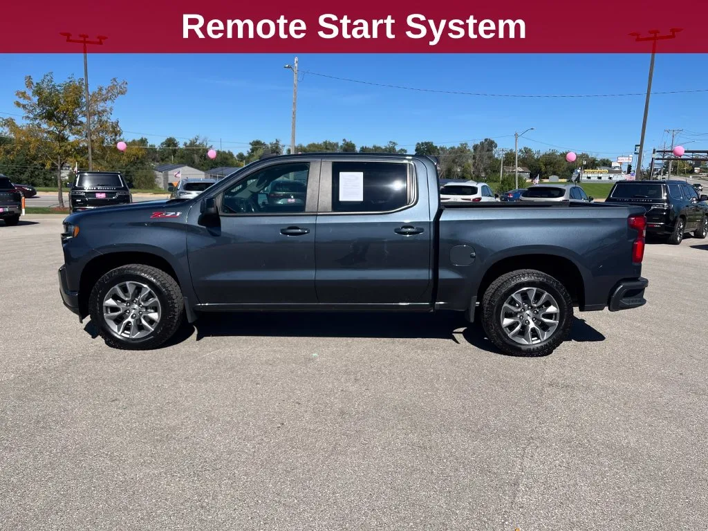 Chevrolet Silverado photo 2