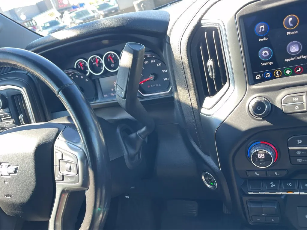 Chevrolet Silverado photo 23