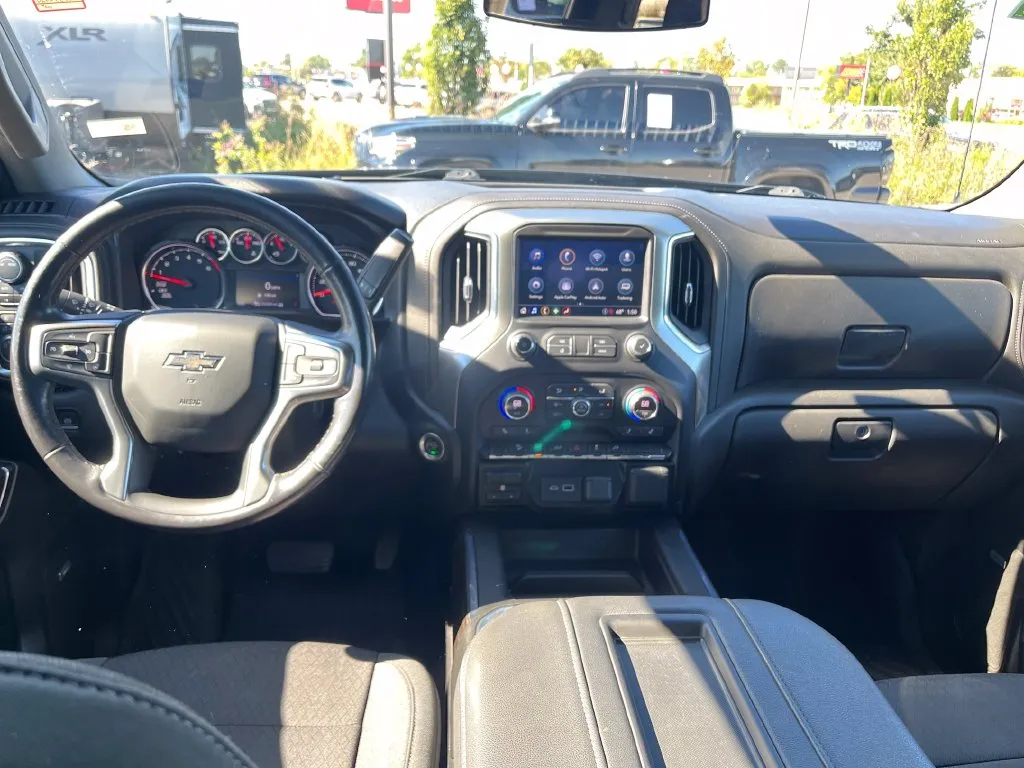 Chevrolet Silverado photo 16