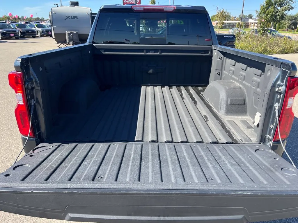 Chevrolet Silverado photo 27