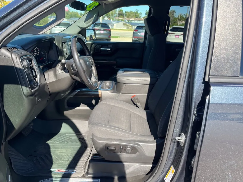 Chevrolet Silverado photo 11