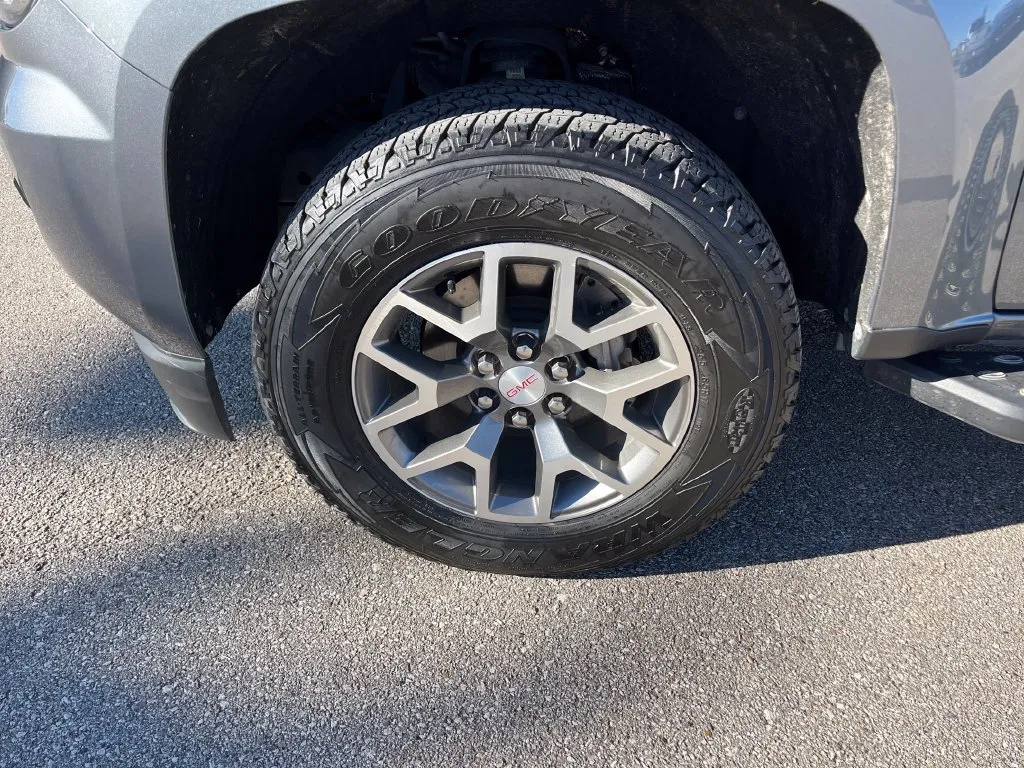 GMC Canyon photo 28