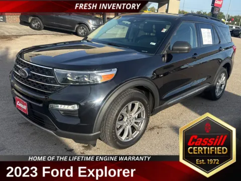 Black 2023 Ford Explorer XLT for sale in Cedar Rapids, IA