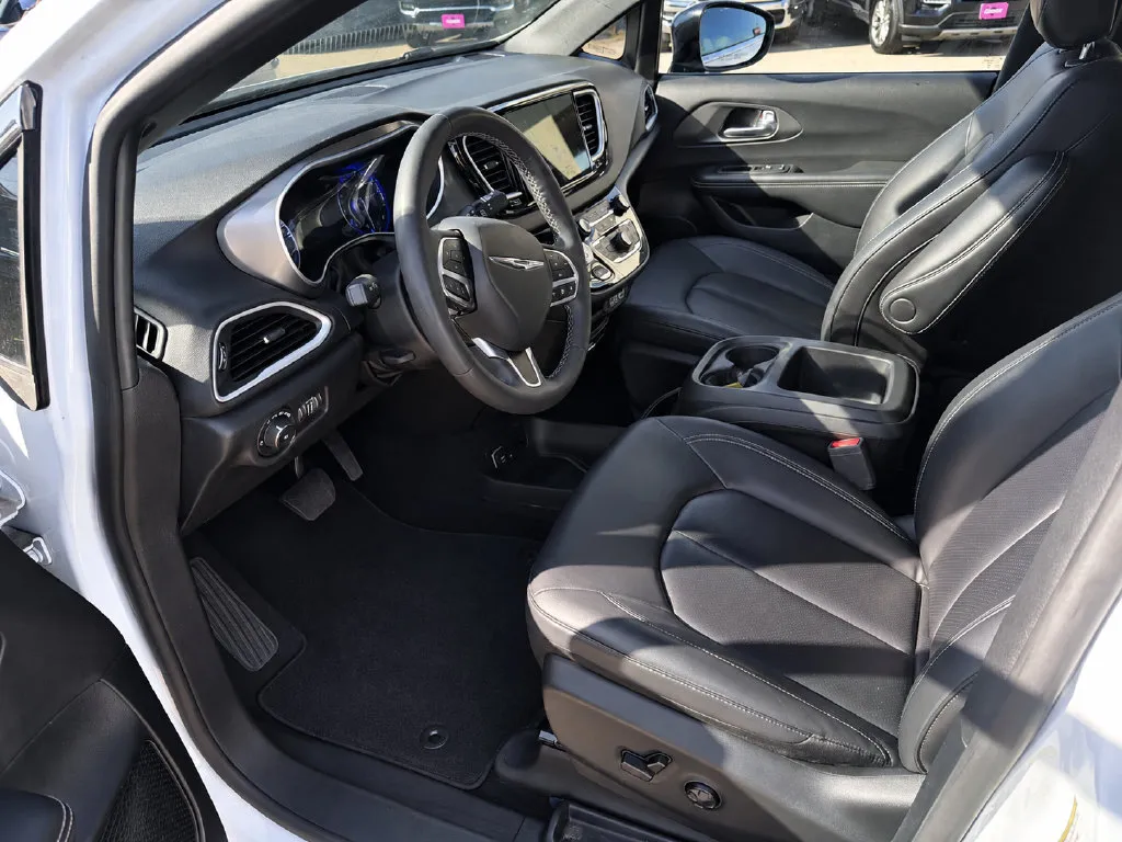 Chrysler Pacifica photo 8