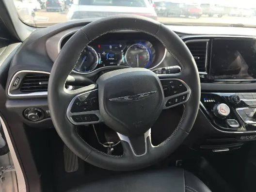 Chrysler Pacifica photo 11