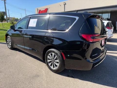 Photos of 2024 Chrysler Pacifica Hybrid Select for sale in Cedar Rapids, IA at Cassill Motors