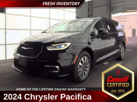 Black 2024 Chrysler Pacifica Hybrid Select for sale in Cedar Rapids, IA