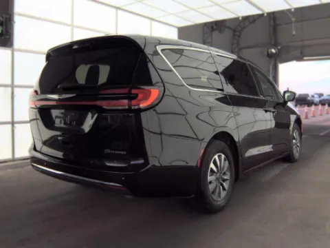 More photos of 2024 Chrysler Pacifica Hybrid Select at Cassill Motors, IA