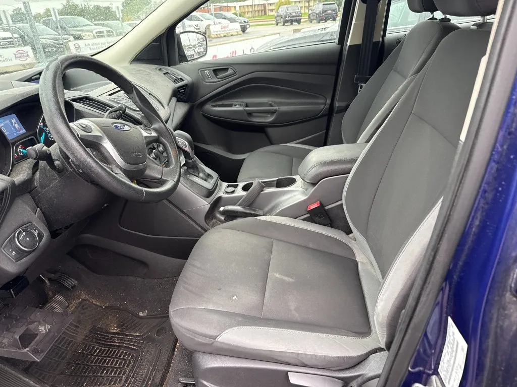 Ford Escape photo 2