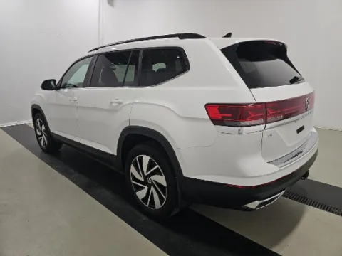 Photos of 2024 Volkswagen Atlas 2.0T SE w/Technology for sale in Cedar Rapids, IA at Cassill Motors