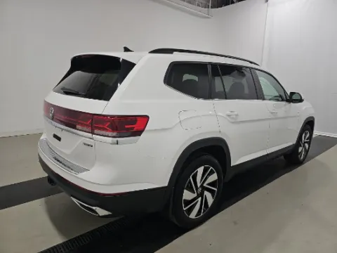 More photos of 2024 Volkswagen Atlas 2.0T SE w/Technology at Cassill Motors, IA