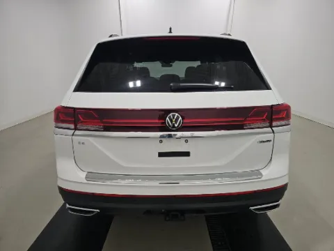More photos of 2024 Volkswagen Atlas 2.0T SE w/Technology at Cassill Motors, IA